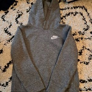 nike grey hoodie. kids boys size 6-7 like new